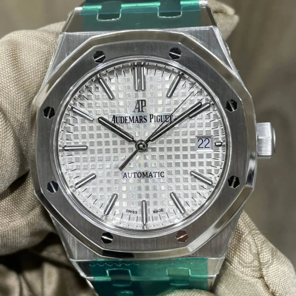 Audemars Piguet Royal Oak Selfwinding white OLUXE.MA