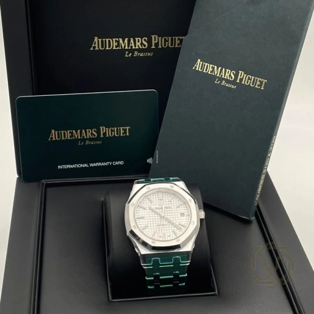 Audemars Piguet Royal Oak Selfwinding white OLUXE.MA