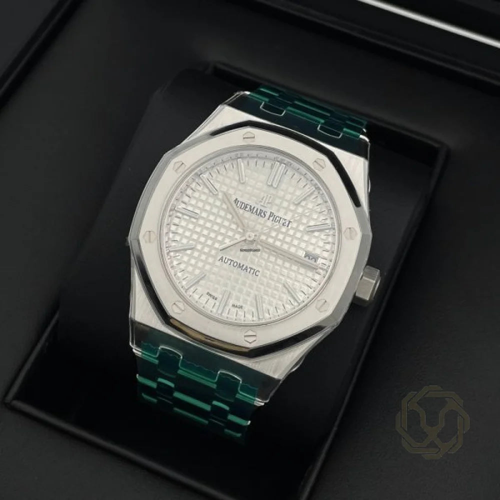 Audemars Piguet Royal Oak Selfwinding white OLUXE.MA