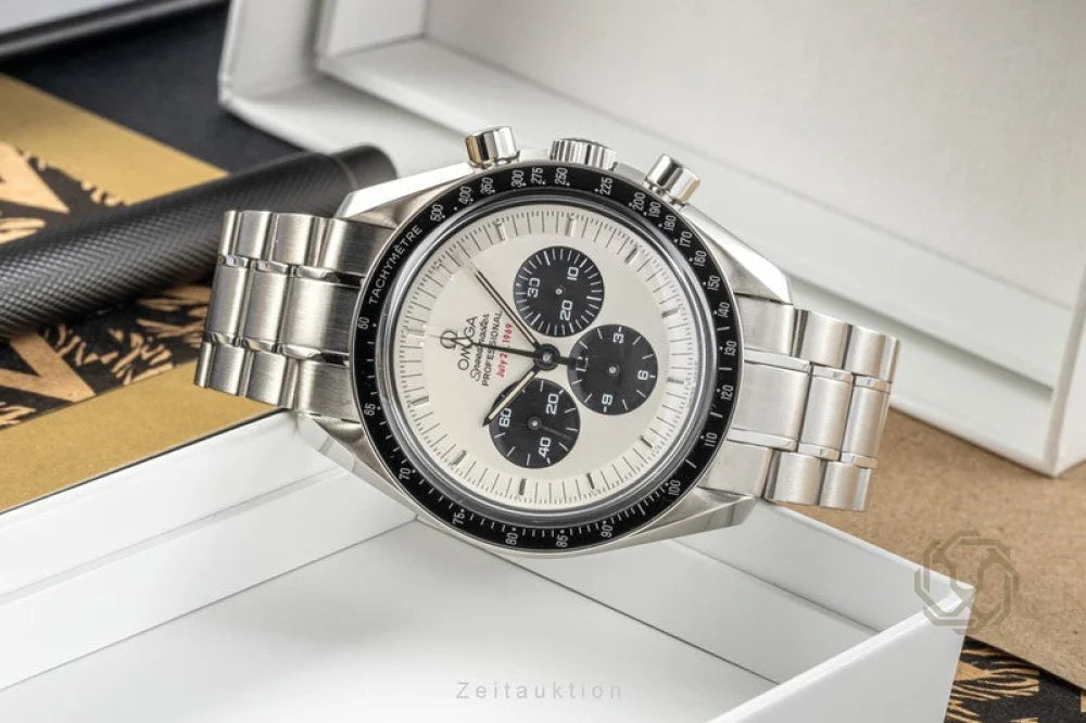 OMEGA Speedmaster Moonwatch OLUXE.MA