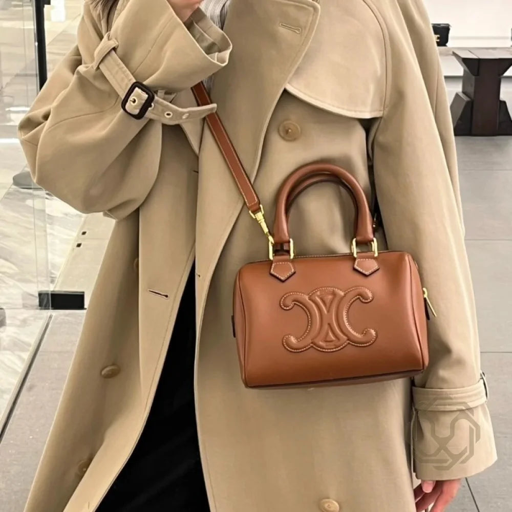 Sac Celine Chic Beige pour Femme OLUXE.MA