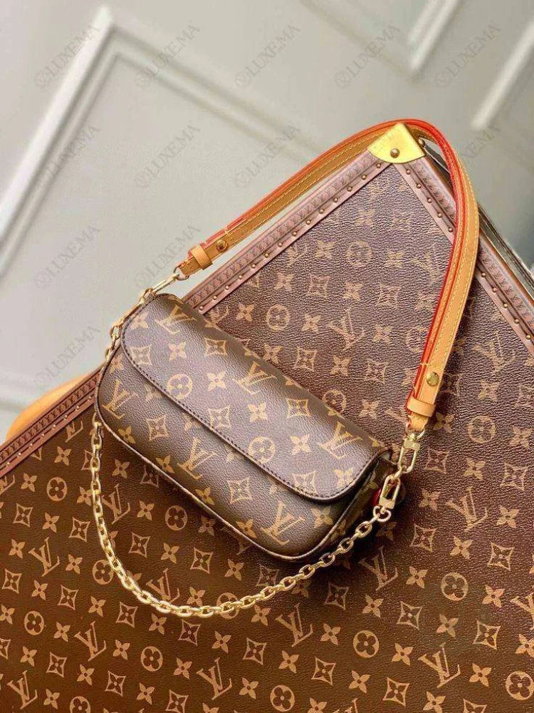 Sac accessoires Louis Vuitton monogramme pochette authentique