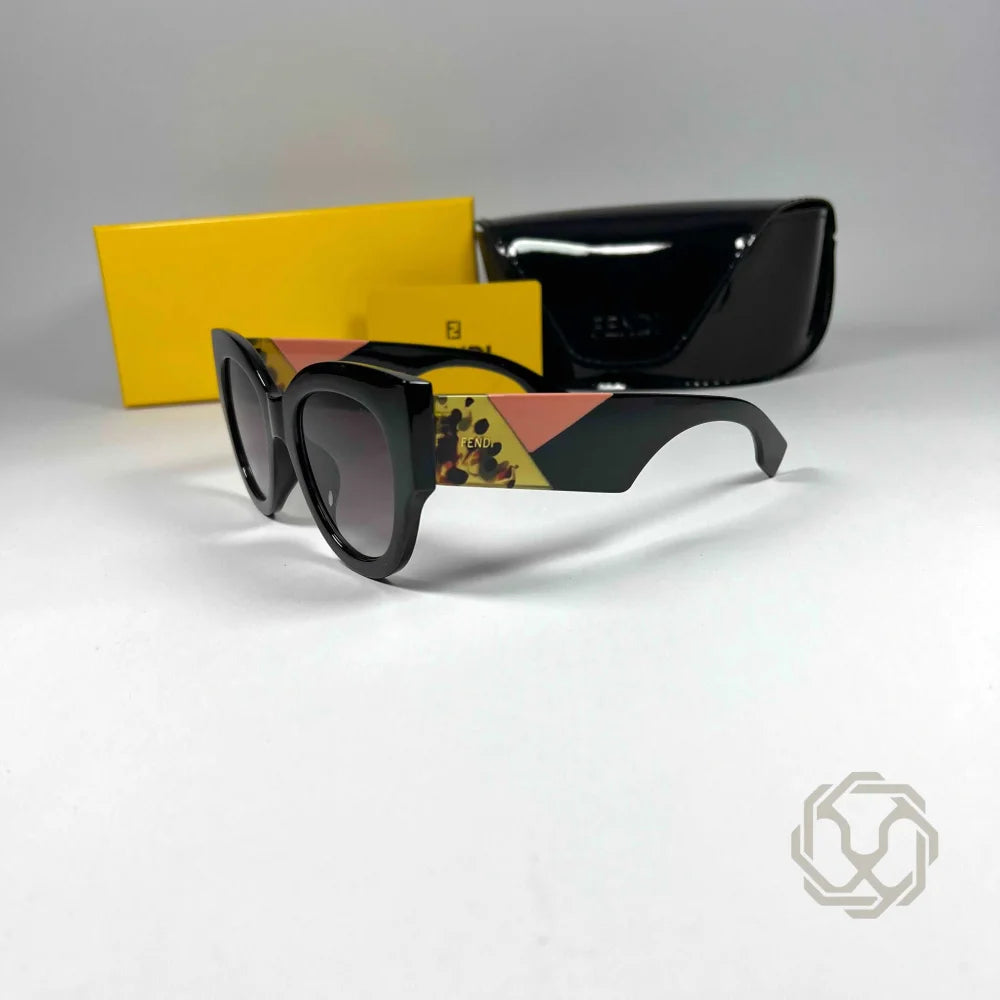 Solaires Fendi Noirs mod  6