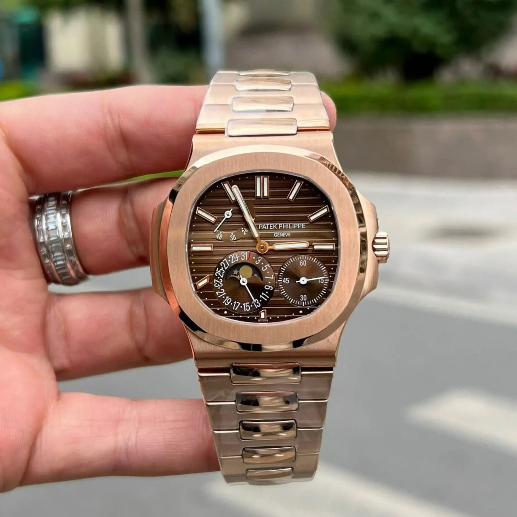 patek-philippe-nautilus-5712-1r-001-173 PATEK PHILIPPE – Nautilus 5712/1R-001